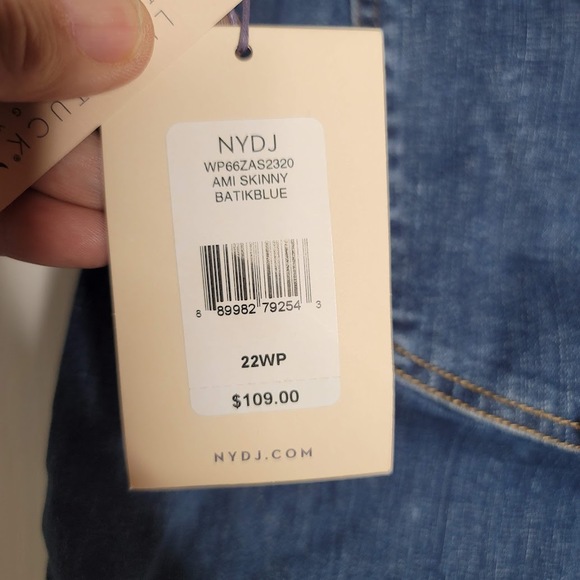 NYDJ Ami Skinny Batik Blue Size 22WP women's petite PLUS Jeans Lift Tuck Ankle - Picture 2 of 7